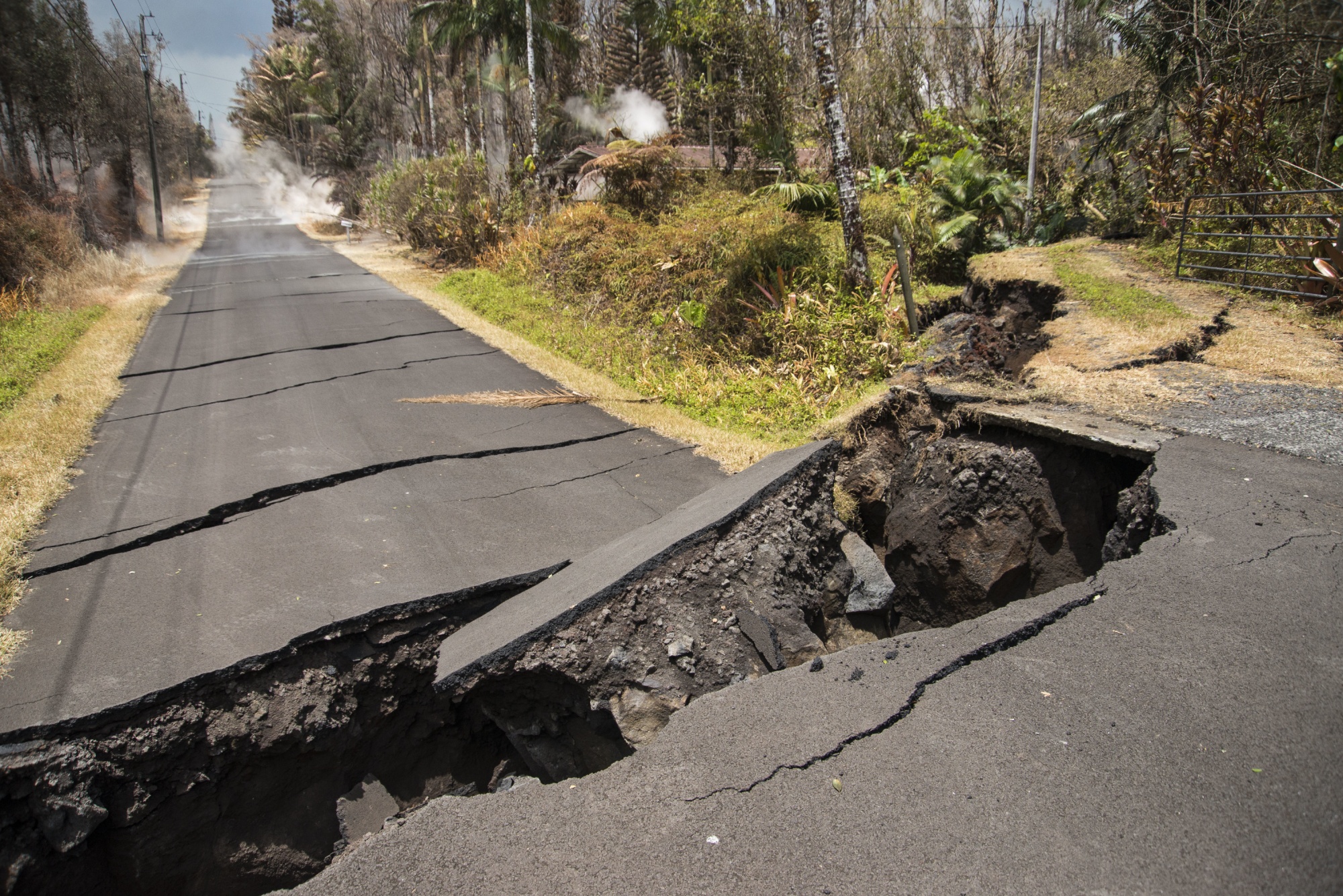earthquake massive rupture pavement